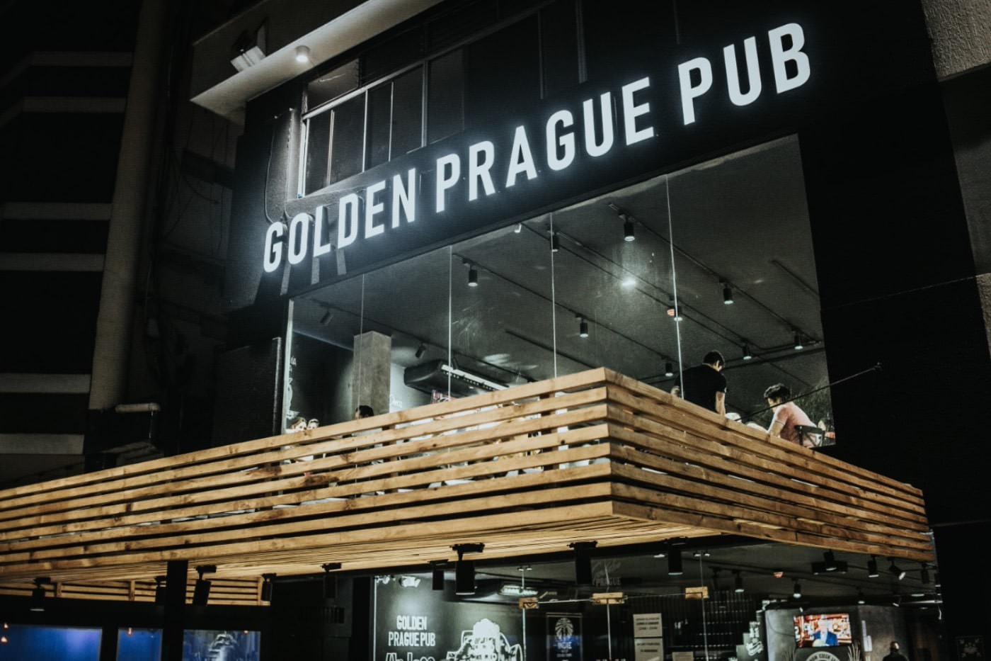 Golden Prague Pub Urdesa